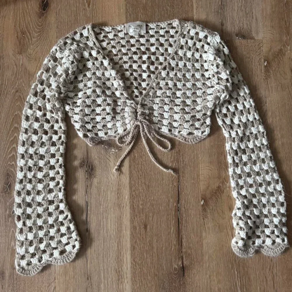 Line and Dot Cream and White crochet crop tie top Size small